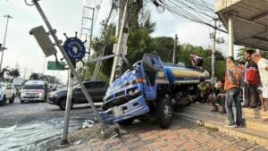 Water truck brake failure in Chon Buri causes no injuries