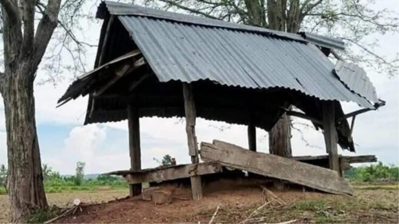 Lightning strike kills man seeking shelter in Buriram field