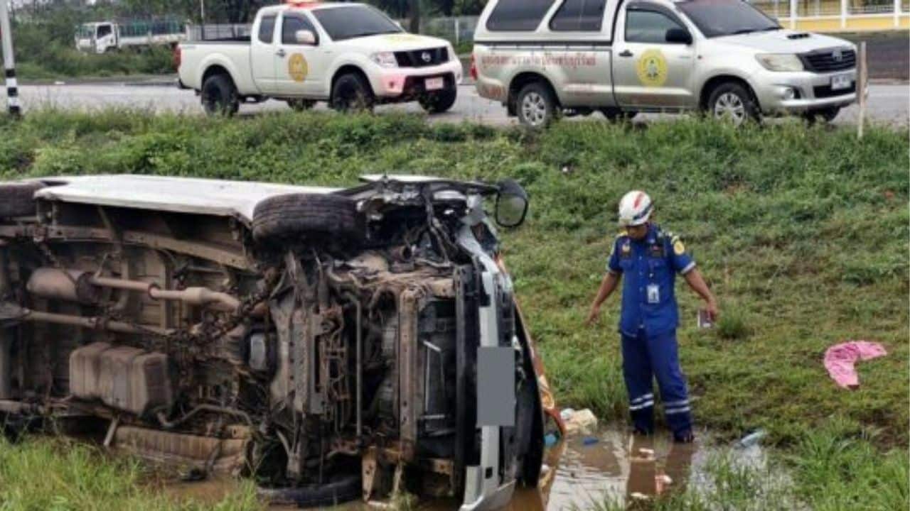 Ten voters in van accident en route to Sisaket