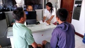 Fake gun robbery foiled as thief’s motorcycle runs out of fuel