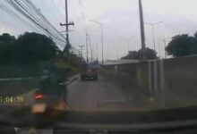 Motorcyclist causes chaos in Pathum Thani, damages vehicles