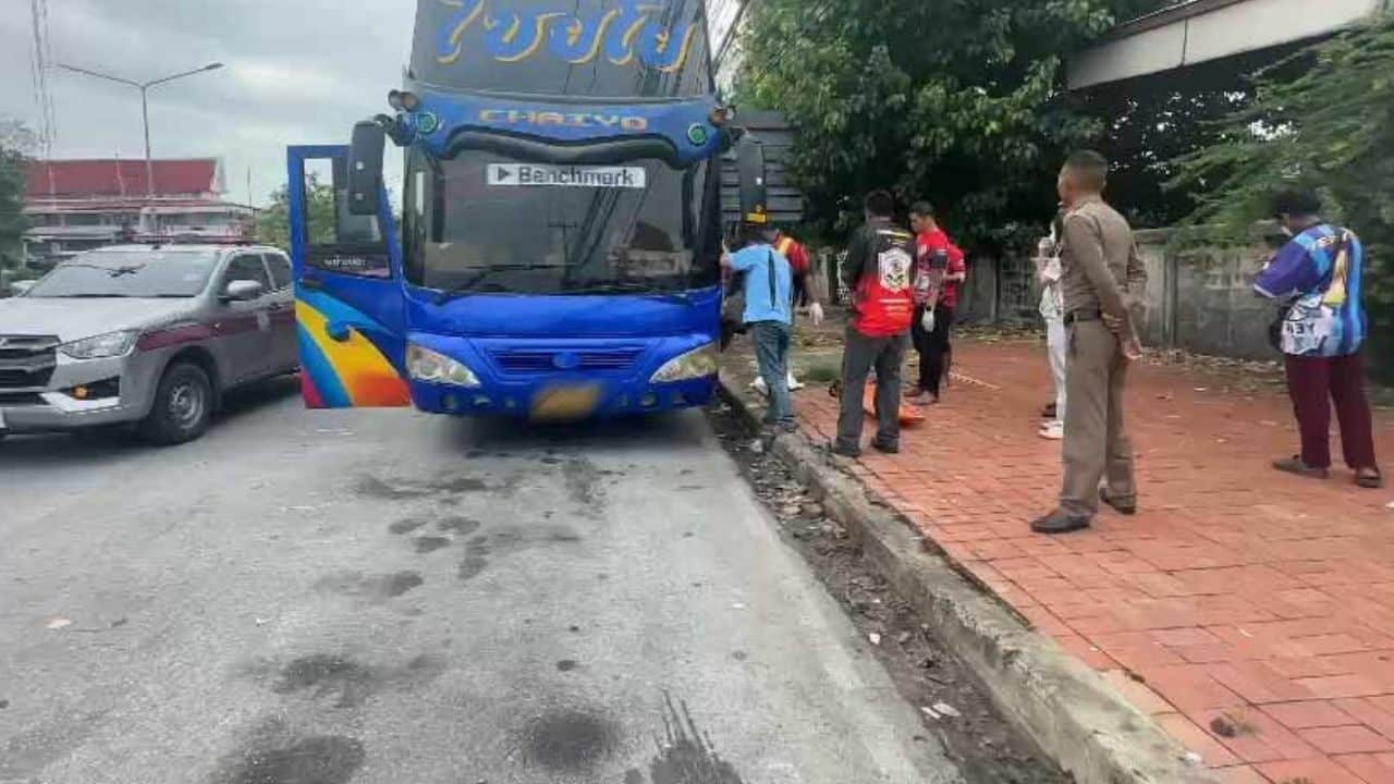 Bus driver found dead inside vehicle in Ayutthaya