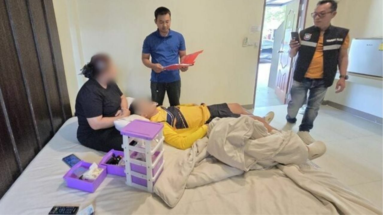 Woman arrested for selling illegal fashion braces in Phitsanulok
