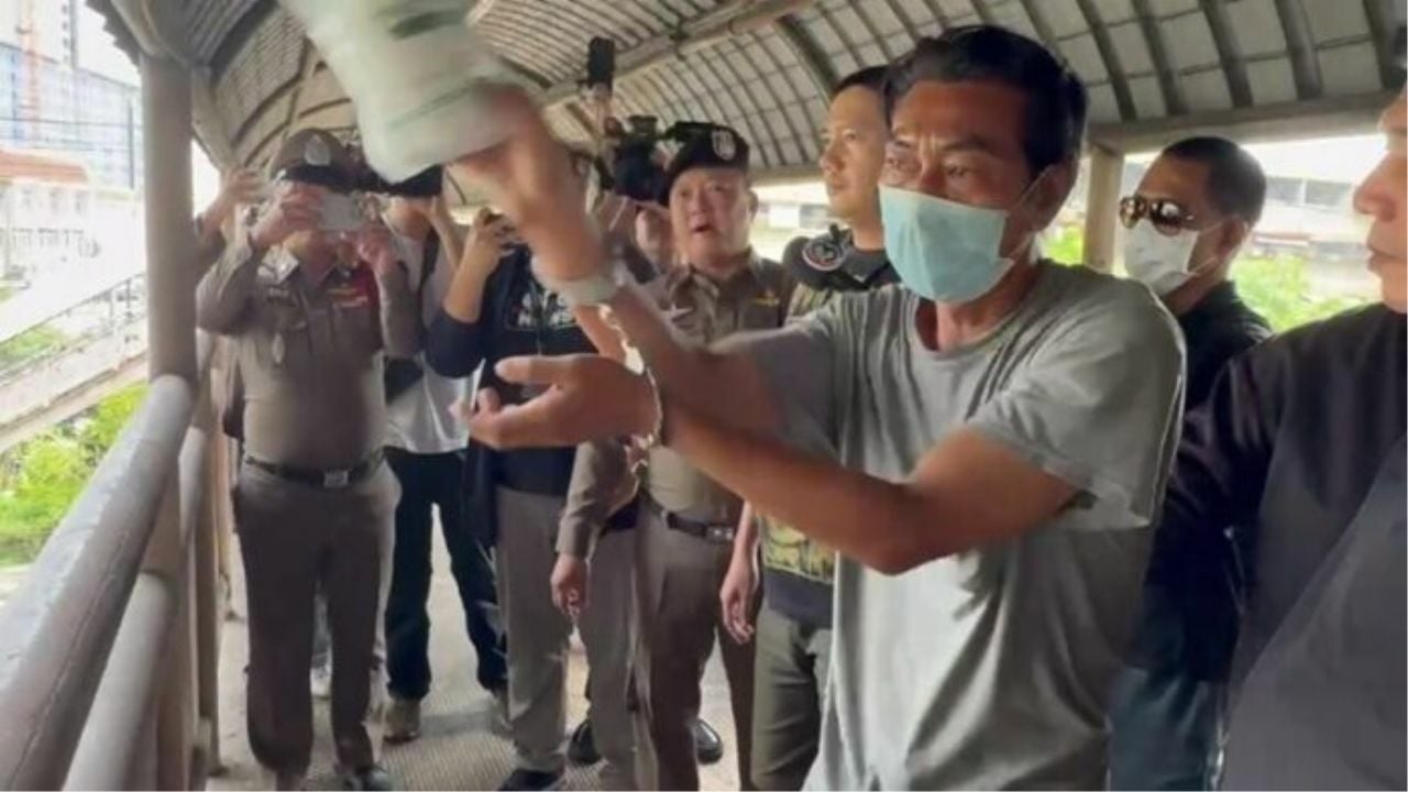 Man detained for throwing concrete at vehicles on Bang Na-Trat Road