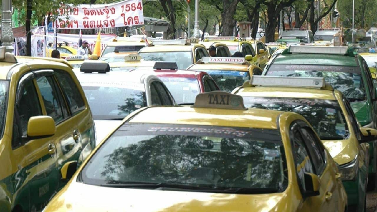 Grab wars: Bangkok taxi drivers threaten airport chaos