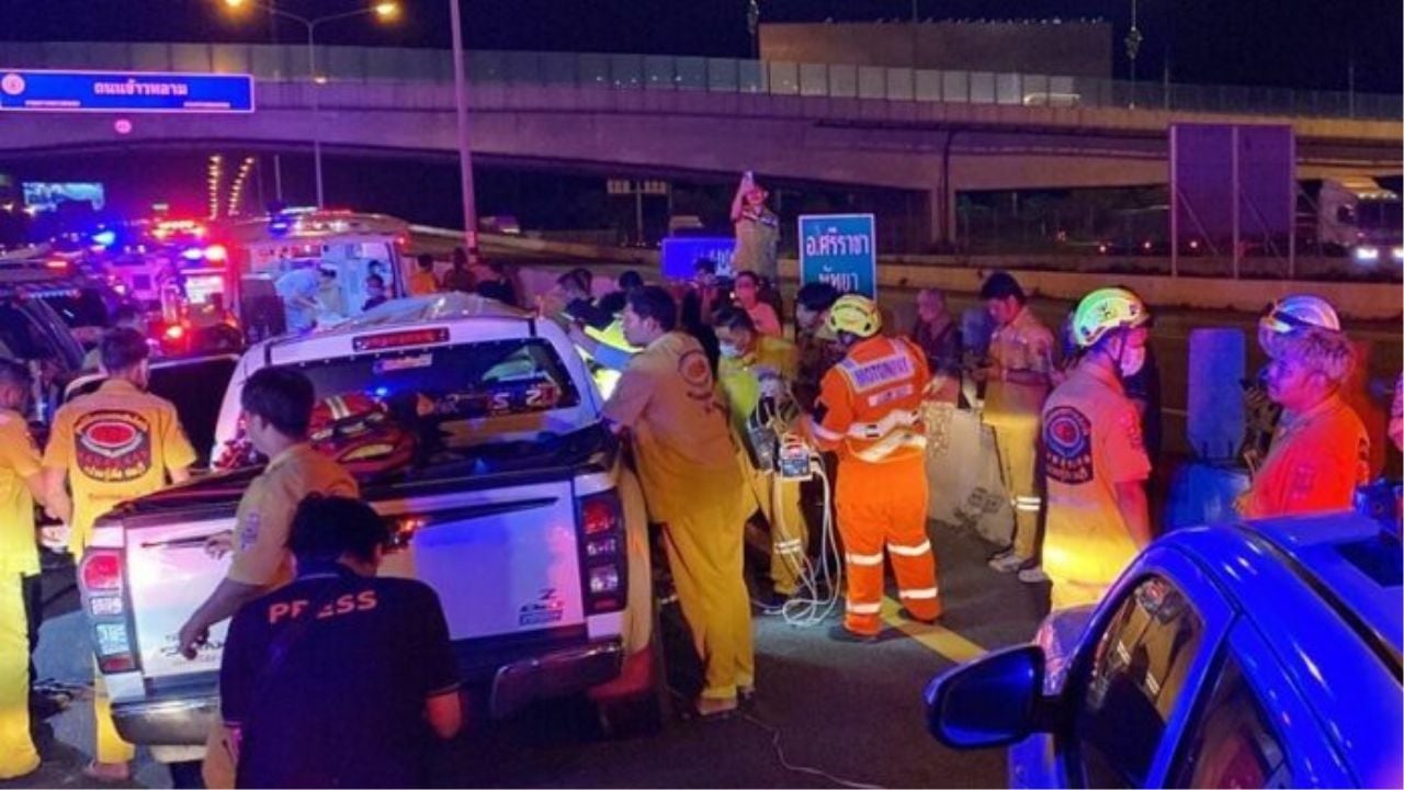 Motorway crash in Chon Buri leaves three trapped in wreckage