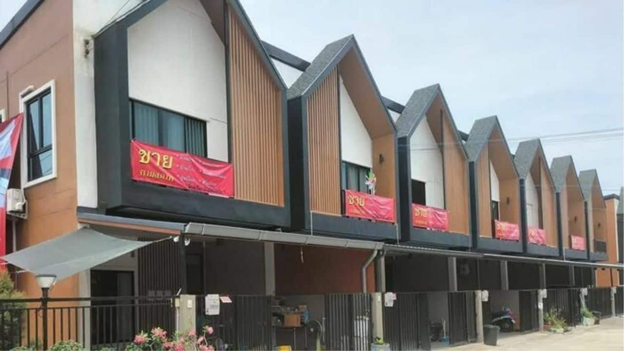 30 homes in Samut Sakhon listed for sale due to structural issues