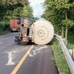 Overturned LPG truck causes road closure in Prachuap Khiri Khan | Thaiger