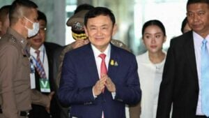 Takin’ the mic! Thaksin pops up to preach on drugs