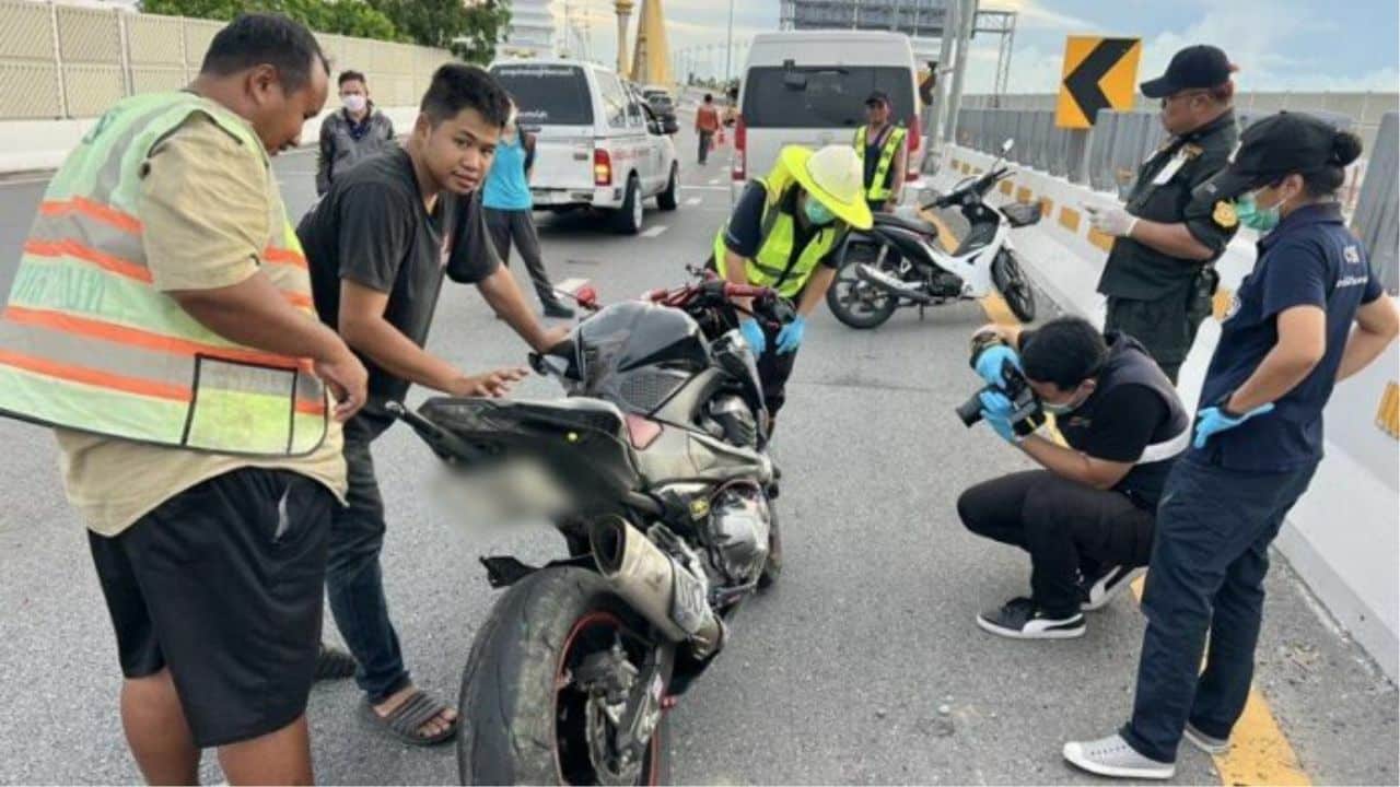23 year old dies in big bike crash on Nonthaburi bridge