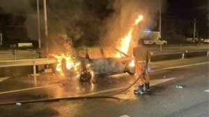 Honda Jazz gutted in Hua Hin car fire on Phetkasem Road