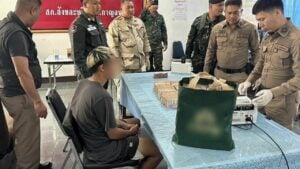 Thai man caught smuggling 18 million baht cash from Myanmar