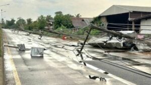 Hailstorm wreaks havoc in That Phanom, topples power lines