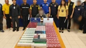Shop owner in Khlong Luang arrested for selling e-cigarettes to students