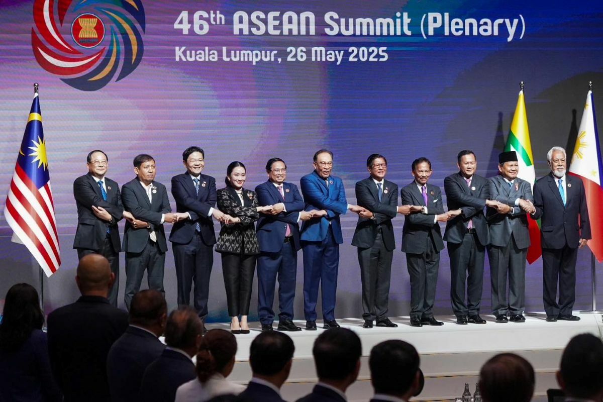 PM attends 46th ASEAN Summit, calls for deeper cooperation