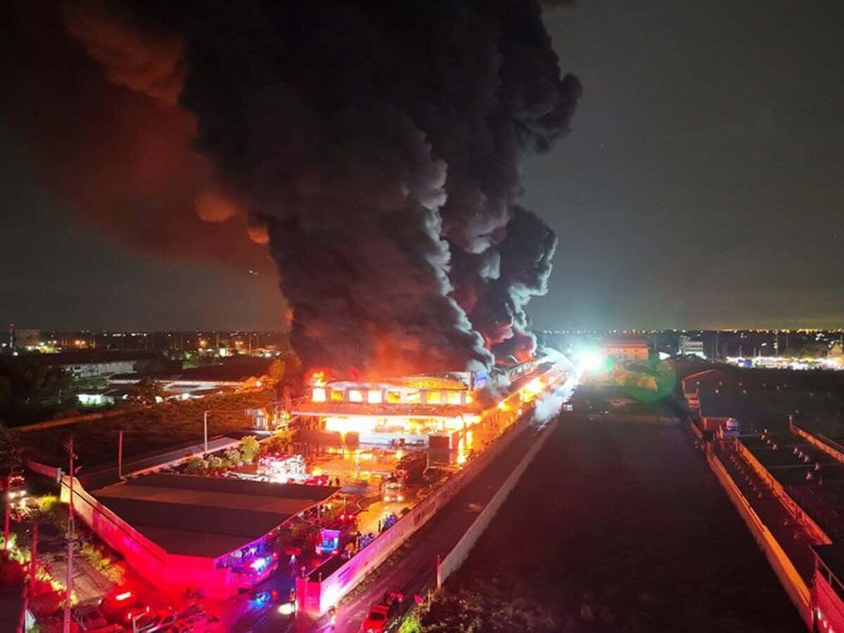 Last night’s Bangkok furniture factory fire rages on