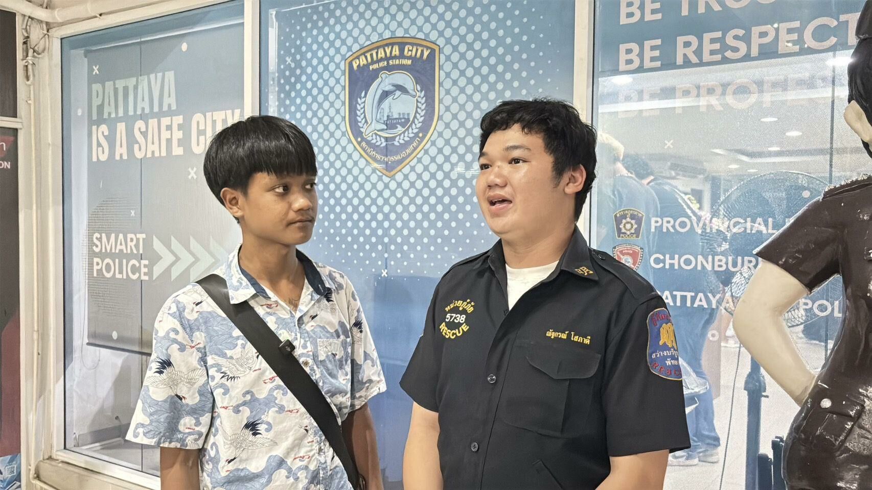 Rescue volunteer shocked as foreigner trashes Pattaya booth | News by Thaiger