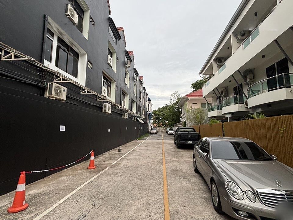 Cone, not forgotten! Pattaya clamps down on parking space hogs | News by Thaiger