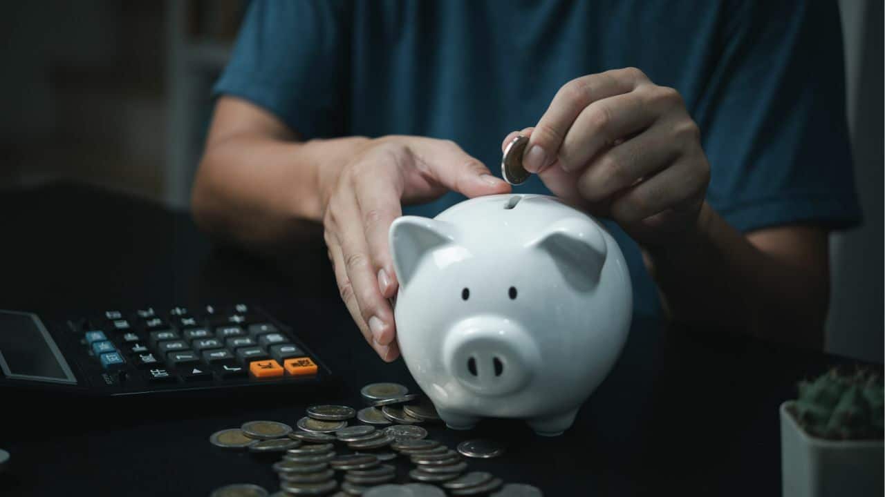 Inserting 10 baht coins into the piggybank