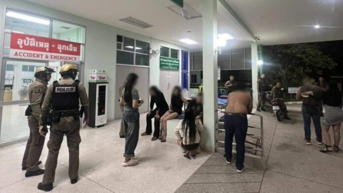 Drunk hospital director crashes into photographers in Chaiyaphum | News by Thaiger