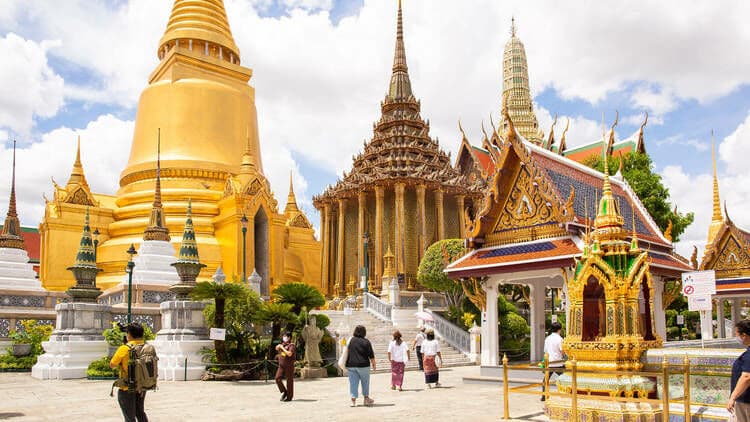 Bangkok's Grand Palace shuts down for royal birthday | News by Thaiger