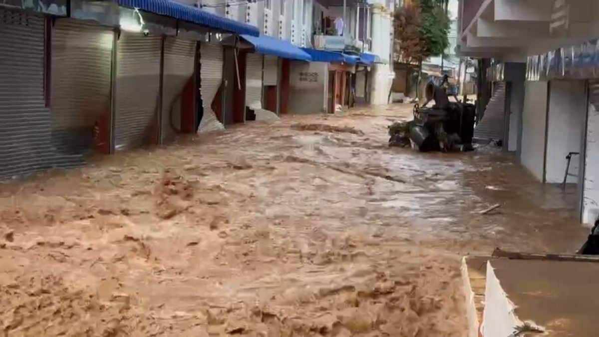 Public health response team aids flood-stricken Mae Sai communities | News by Thaiger