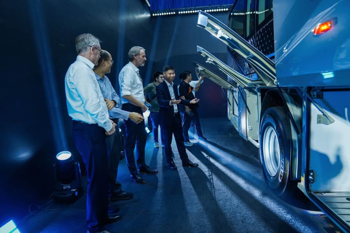 Mercedes-Benz bus shakes hands with THACO for assembly alliance | News by Thaiger