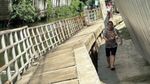 Nonthaburi canal walkway subsidence raises safety concerns