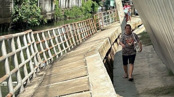 Nonthaburi canal walkway subsidence raises safety concerns
