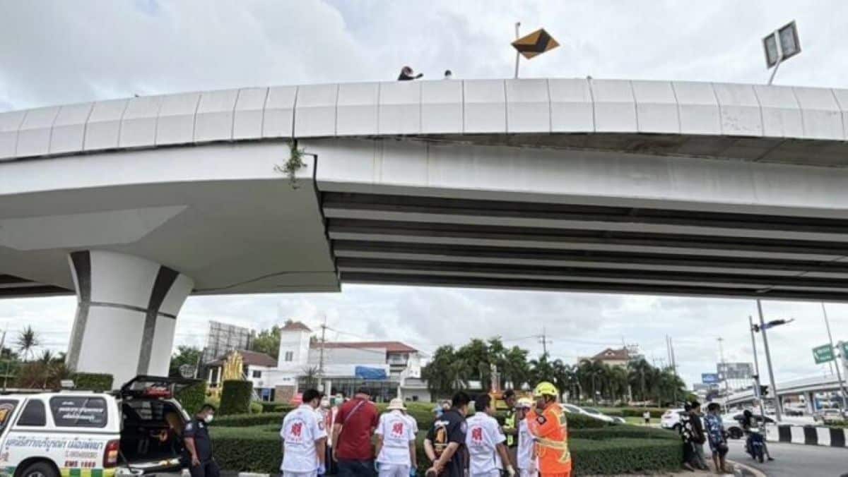Motorcyclist dies after losing control on Pattaya overpass