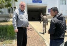 US lecturer wins appeal to remove EM bracelet