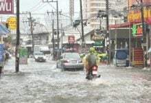 Splash and dash! Pattaya swamped as storm lashes city (video)