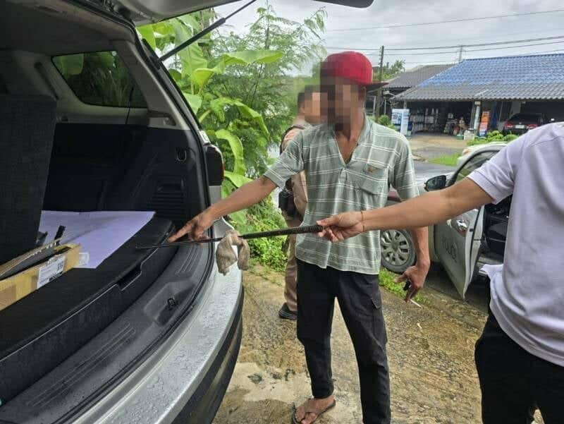 Drunk taxi driver tees off in Phuket road rage meltdown | News by Thaiger