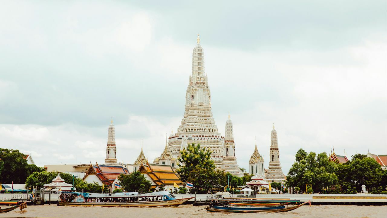tourists in thailand like to see Wat Arun