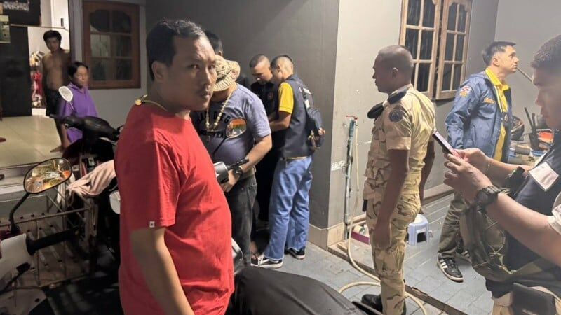 Knife-wielding man removed from Phuket streets | News by Thaiger