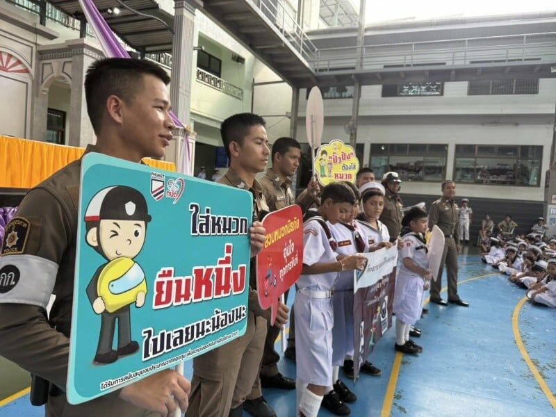 Phuket cops team up with school to fight drugs and helmet rebels | News by Thaiger