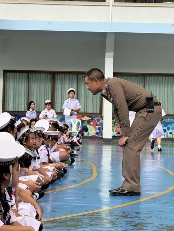 Phuket cops team up with school to fight drugs and helmet rebels | News by Thaiger