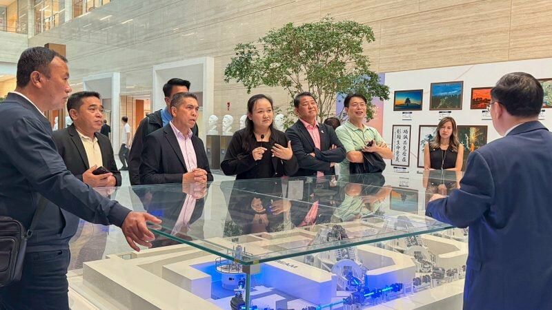 Phuket governor's China trip boosts cancer care and green tech | News by Thaiger