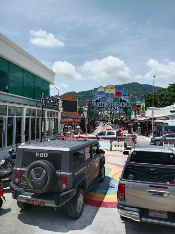 Patong Beach gets bomb squad and sniffer dogs for tourist safety | News by Thaiger
