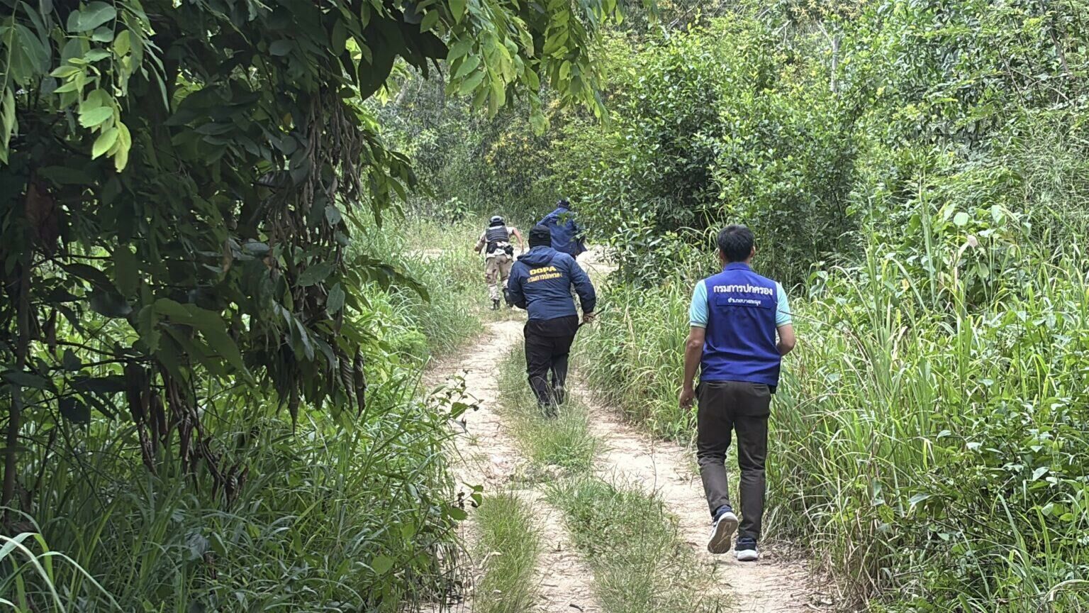 Drug den blitz: Bang Lamung cops bust bamboo hideout | News by Thaiger
