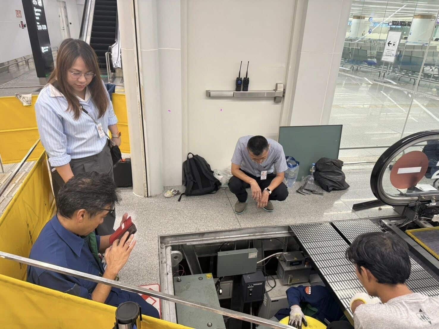 'Screw-up' at Suvarnabhumi: Broken bolt brings escalator to a halt | News by Thaiger