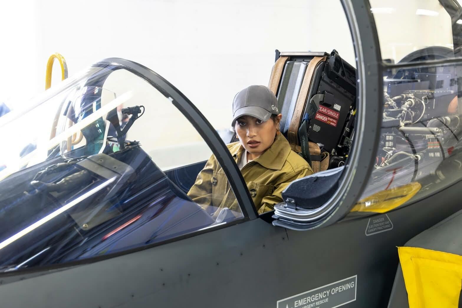 Thai princess takes to the skies with Sweden’s top fighter jet | News by Thaiger