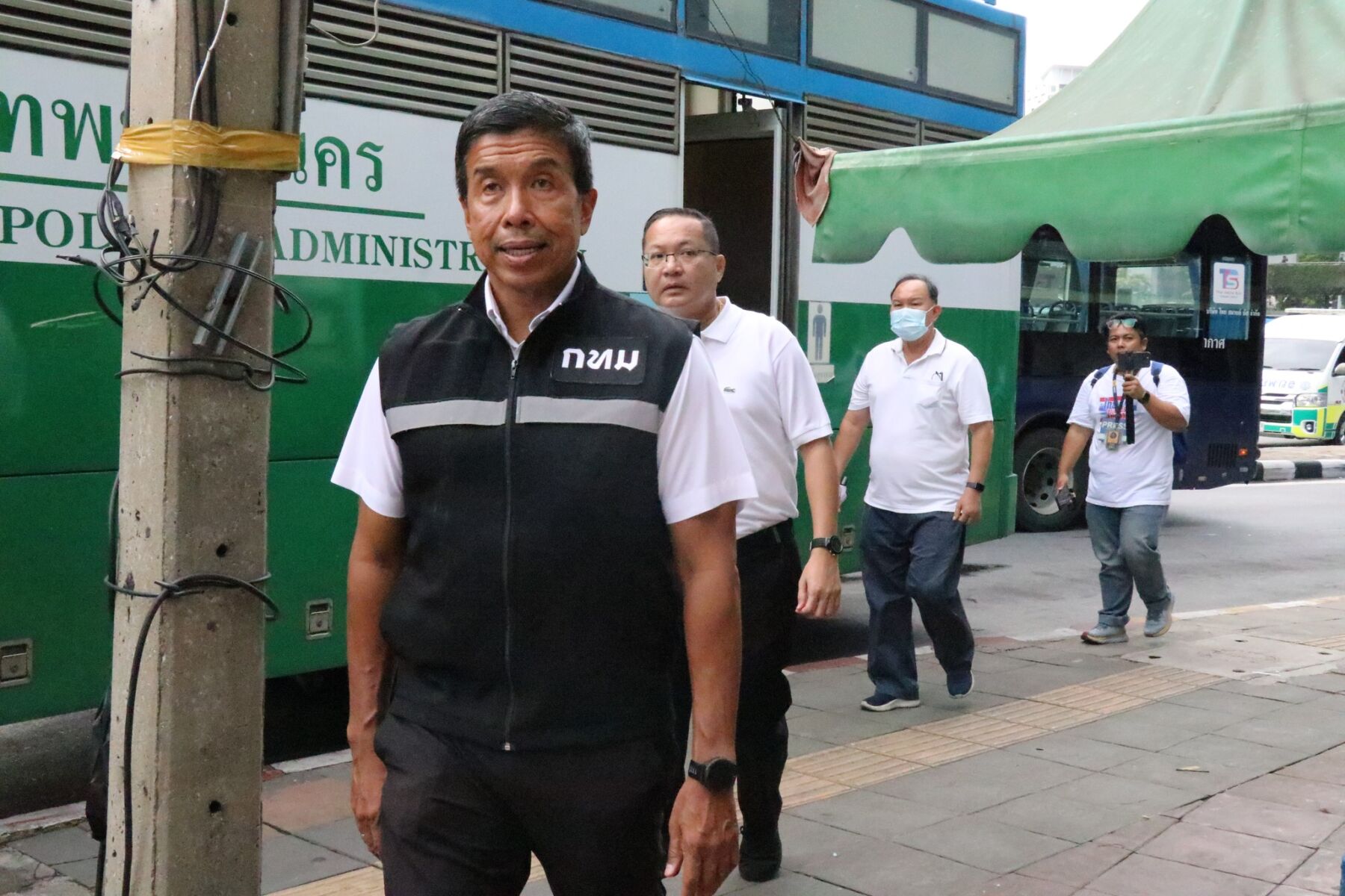 Protest showdown: Bangkok governor inspects Victory Monument | News by Thaiger