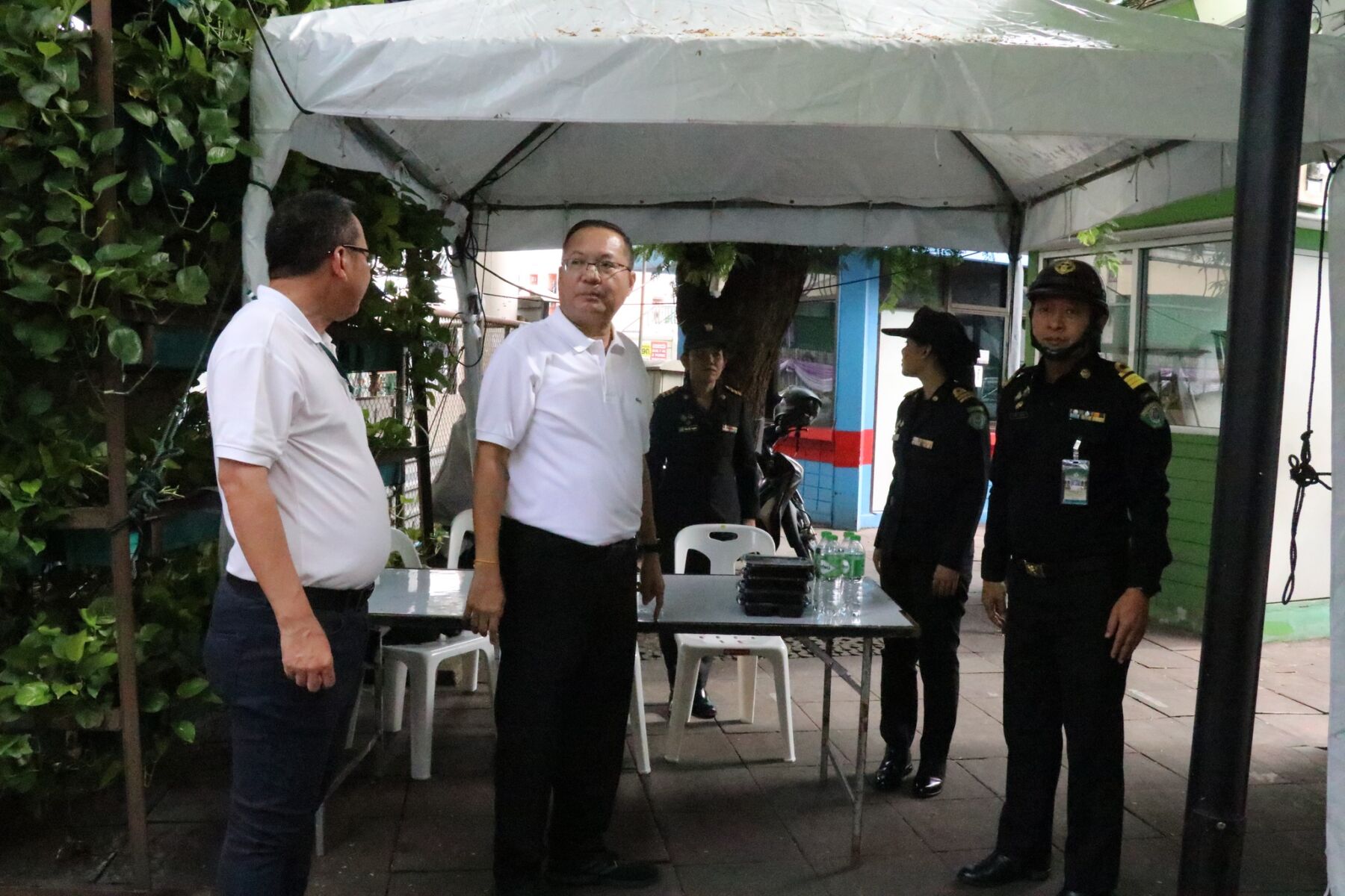 Protest showdown: Bangkok governor inspects Victory Monument | News by Thaiger