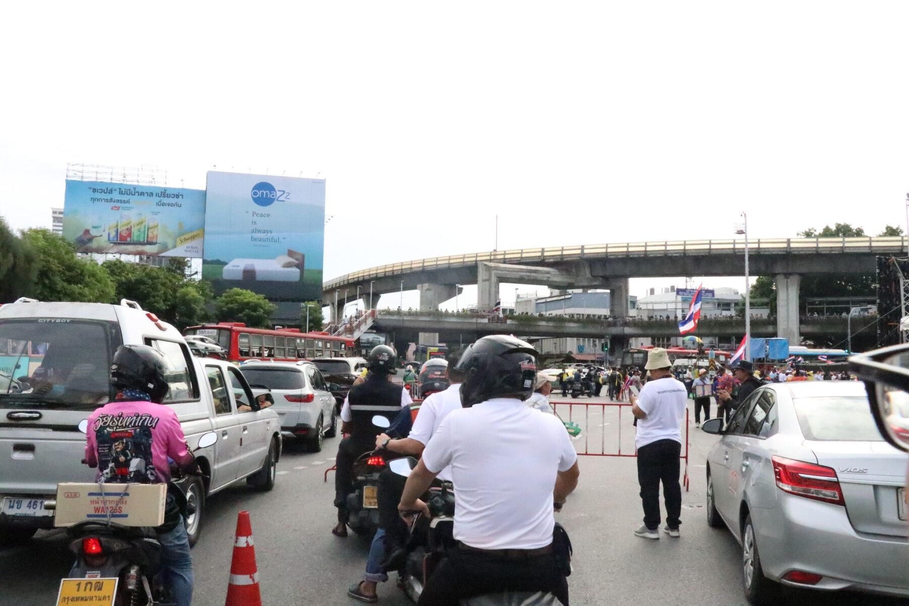 Protest showdown: Bangkok governor inspects Victory Monument | News by Thaiger