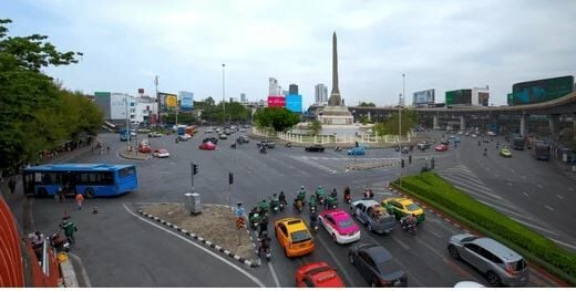 Bangkok protest shuts hospital clinics, triggers traffic meltdown | News by Thaiger