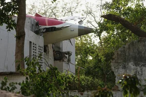Air India flight AI171: Experts probe deadly takeoff crash (video) | News by Thaiger