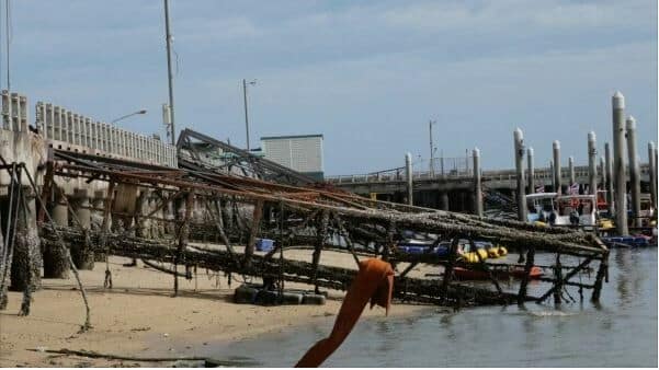 Pattaya deputy mayor leads cleanup of sunken docking buoys | News by Thaiger
