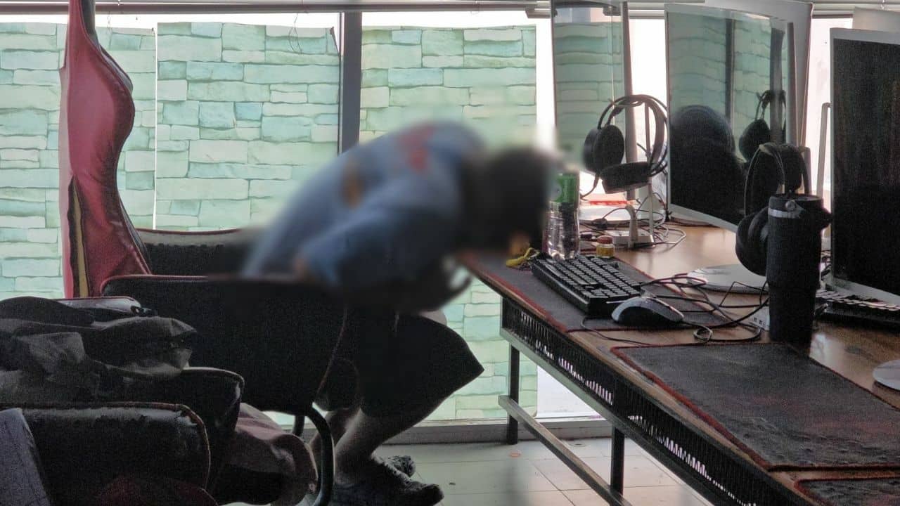 Thai regular customer of Chon Buri Internet café dies on desk | News by Thaiger