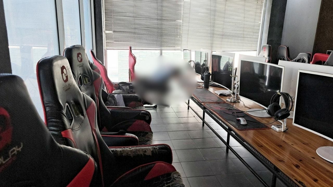 Thai regular customer of Chon Buri Internet café dies on desk